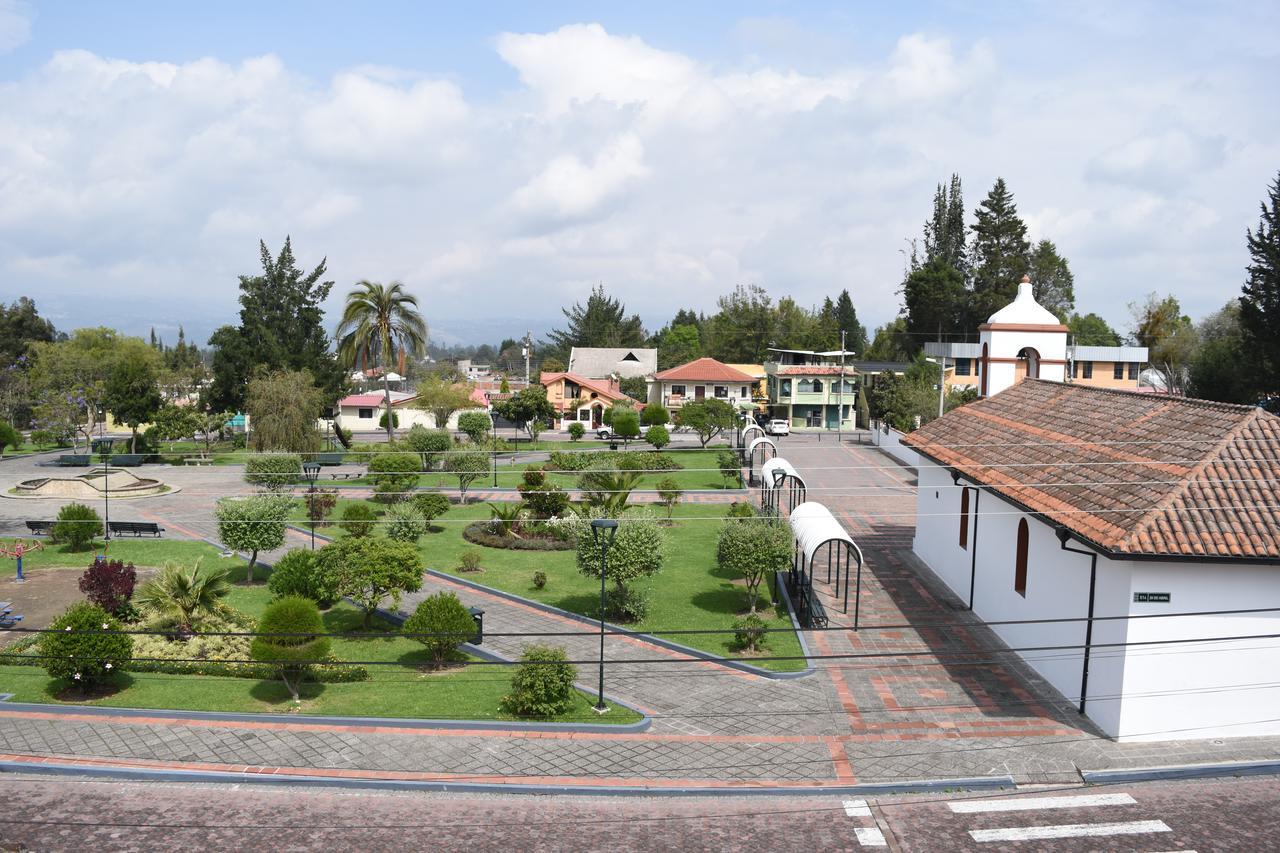 Hostal El Parque Tababela Bagian luar foto